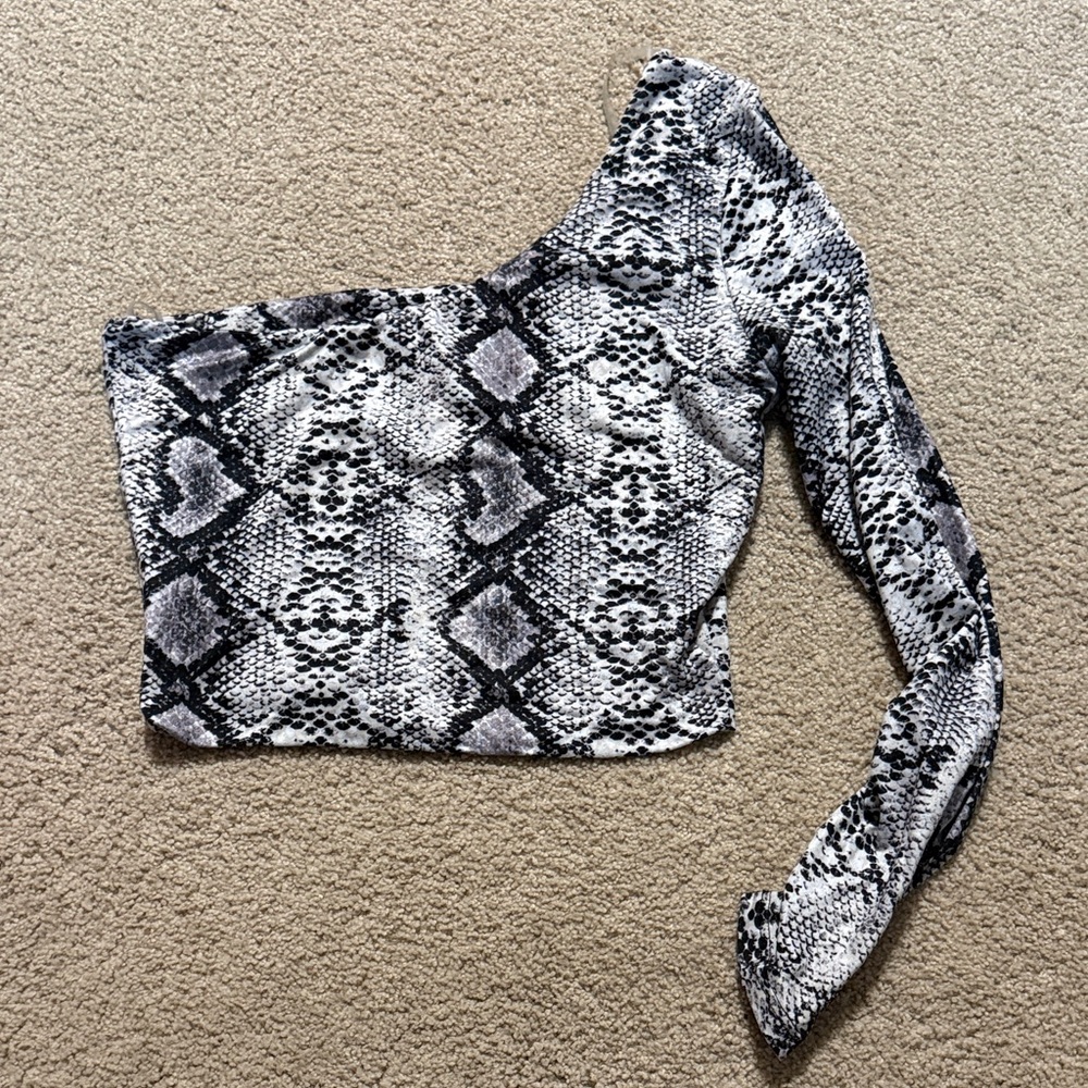 American Threads Monochrome Snake Print Top